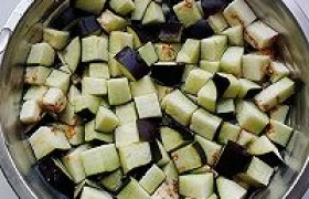 香辣豉肉烧茄丁怎么做