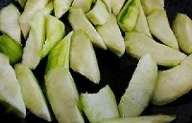 蛋蛋木耳丝瓜汤怎么做