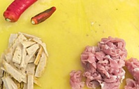 包菜豆腐干炒肉怎么做