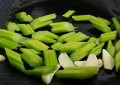 蒜辣豆耳脆芹菜怎么做