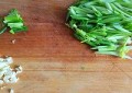 羊血炒芹菜怎么做